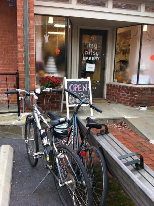 Itsy Bitsy Bakery. What a great name!