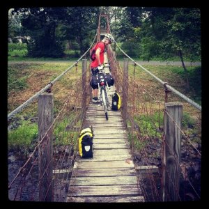Felkerino and the Cannondale on the suspension bridge